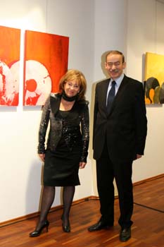 Heidi Winkler und Walter Vill, stellvertretender Vorsitzender der Geschftsleitung Flughafen Mnchen GmbH. Foto: Andrea Pollak