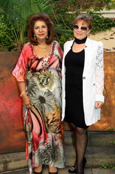 Kaprice-Chefin Kamla Hiranand  mit Heidi Winkler. Foto: Andrea Pollak