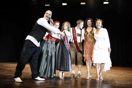 Jury-Mitglied Ali Khan, isarbote.de-Chefin Andrea Pollak, die Isar-Nixe 2008 Sonja Wolf, Isar-Poseidon 2008 Grischa Olbrich, Vorjahres-Isarnixe Loida Leon und Jury-Mitglied Joan Orleans