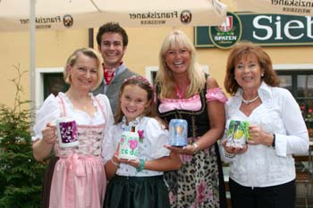 Barbara Junold, Johannes Hauer, Larissa und Marion Kffer und Heidi Winkler. Foto: Andrea Pollak