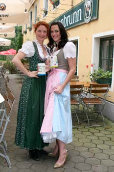 Schauspielerinnen Andrea Julia Rohac und Belle Scholz. Foto: Andrea Pollak