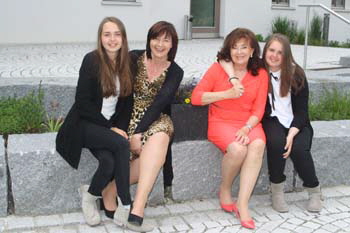 Lavinia mit Mama Caro, Heidi Winkler mit Chiara. Foto: Andrea Pollak